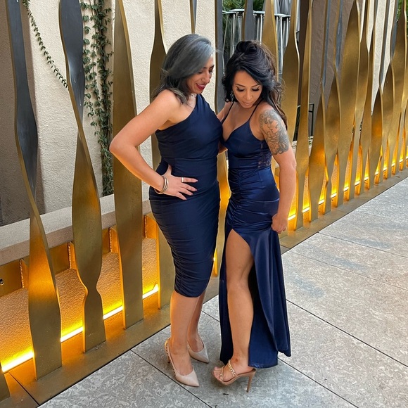 Windsor Satin Long Fitted slit dress XS - Picture 2 of 7